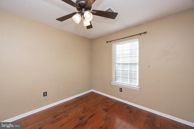 Building Photo - 85 Pinewood Dr