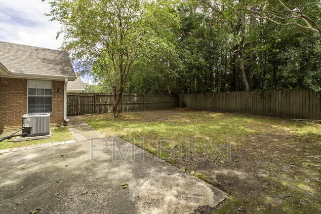 Building Photo - 776 Whitney Dr