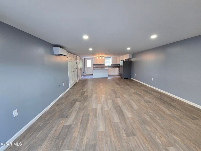 Building Photo - 1654 Quaker Valley Rd