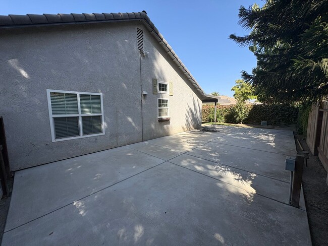 Building Photo - 3524 S Lincoln Ct