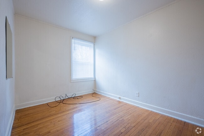 1BR, 1BA - 560SF - Bedroom - Brookhaven Apartments