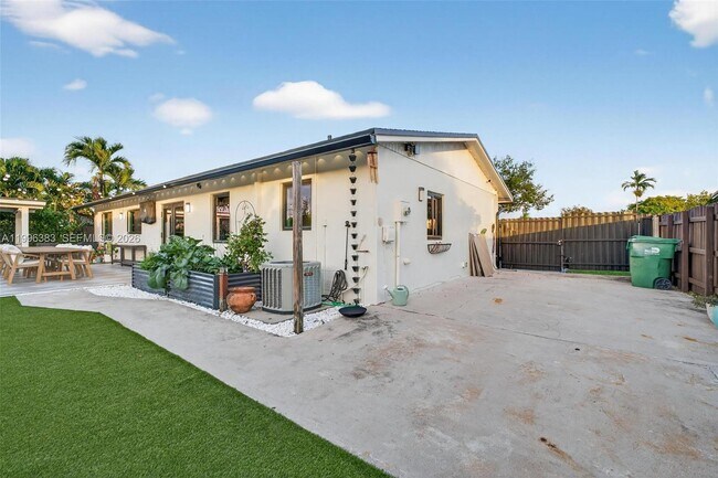 Building Photo - 13441 SW 74th St