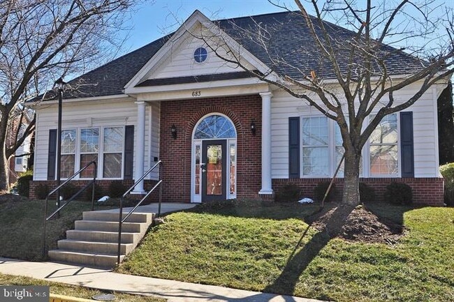 Building Photo - 635 Constellation Square SE