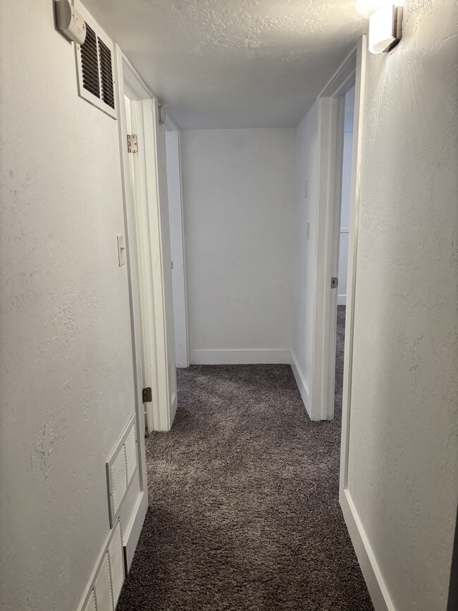 Building Photo - 672 S 3000 W