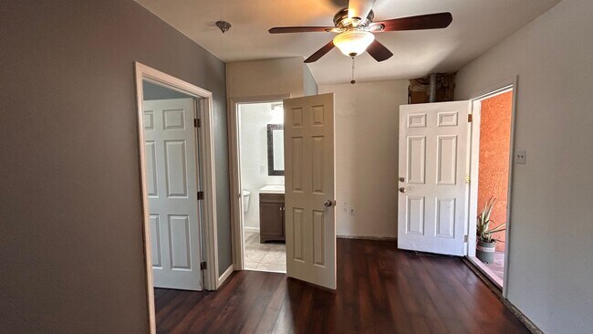 Building Photo - 1337 W Orangeburg Ave