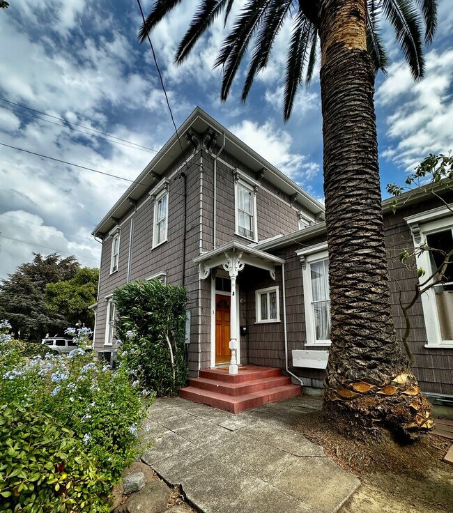 Building Photo - 190 W K St