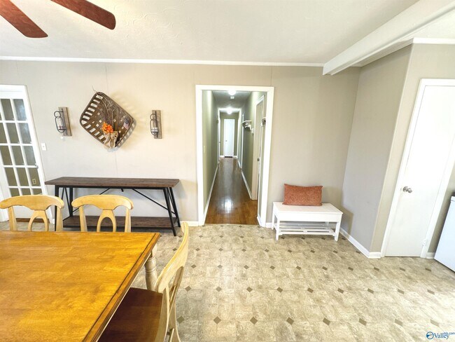 Building Photo - 1409 N Houston St