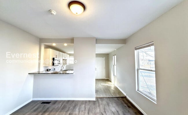 Building Photo - 37 S Yale Ave