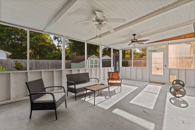 Building Photo - Discover your perfect home in Virginia Beach!