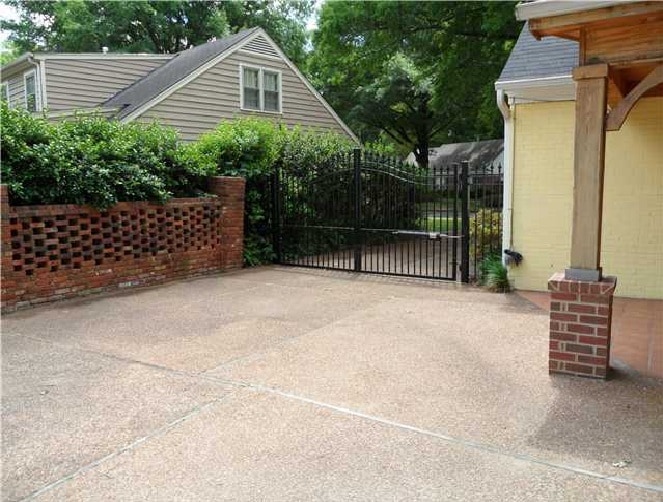 Driveway/Parking - 4400 Fair Meadow Rd S