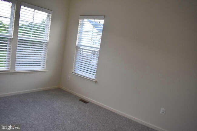 Building Photo - 22455 Glenbow Way