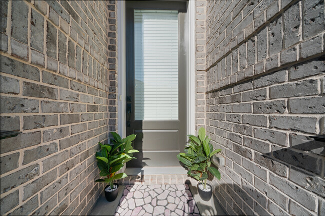 Building Photo - 7906 Laurel Crest Dr