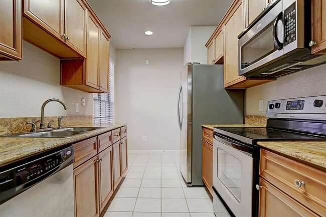 Building Photo - 2255 Braeswood Park Dr