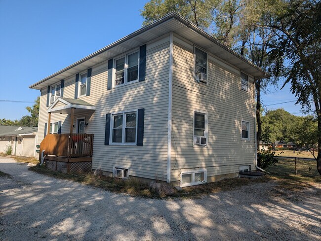 Building Photo - 422 N Sheldon St