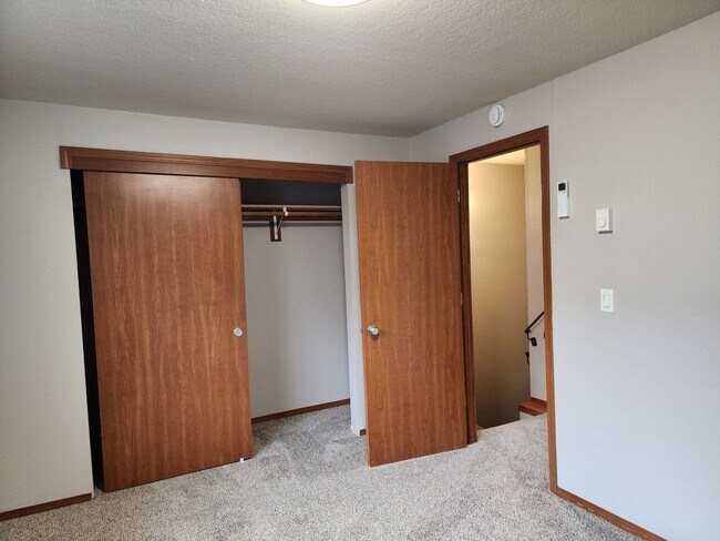 Building Photo - 2 Bedroom Townhouse in Newberg