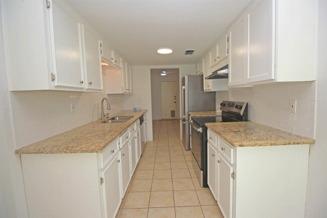 Building Photo - 1503 Cedar Cove St