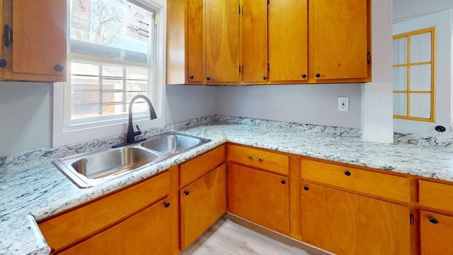 Building Photo - Slavic Village - 4 Bedroom - Single Family Home