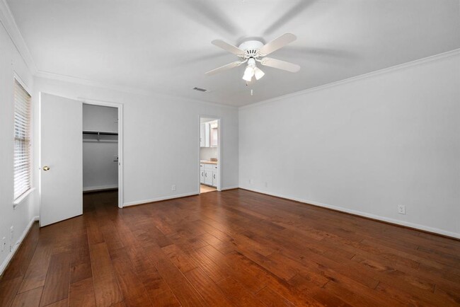 Building Photo - 527 Briar Knoll Dr