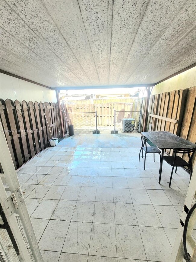 Building Photo - 3973 W 9th Ln