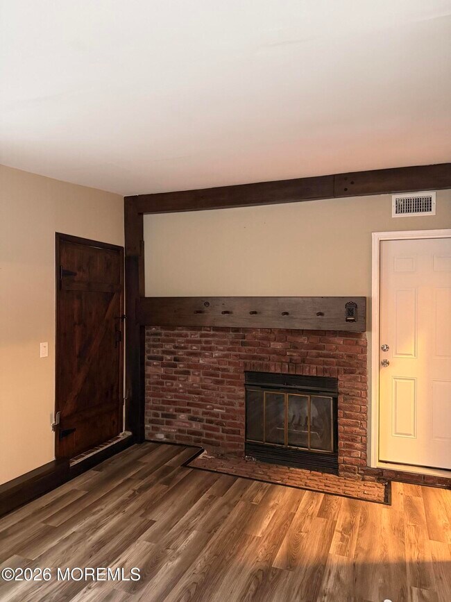 Building Photo - 340 Suburban Dr