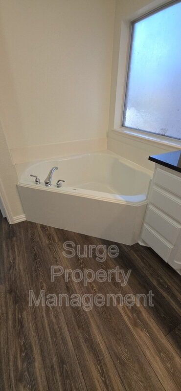 Building Photo - 629 Dorchester Dr