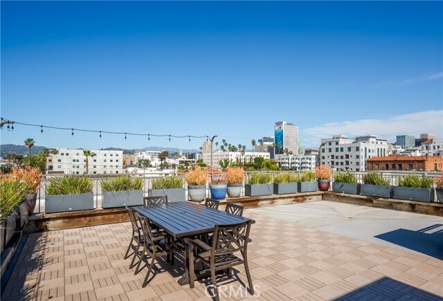 Building Photo - 820 S Wilton Pl