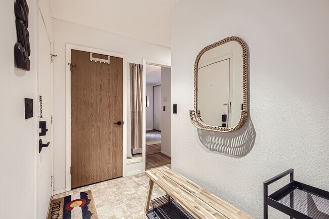 Building Photo - Mission Hills One Bed Condo For Rent! Central Fort Collins!