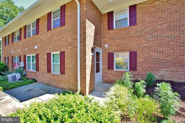 Building Photo - 8612 Walutes Cir