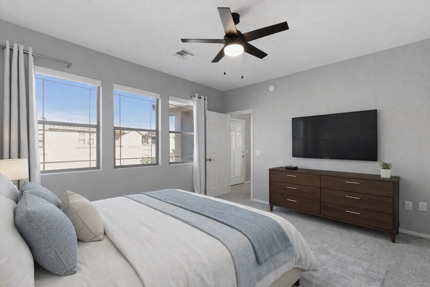 Building Photo - 5450 E McLellan Rd