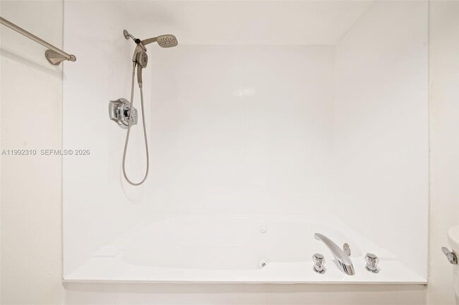 Building Photo - 520 Brickell Key Dr