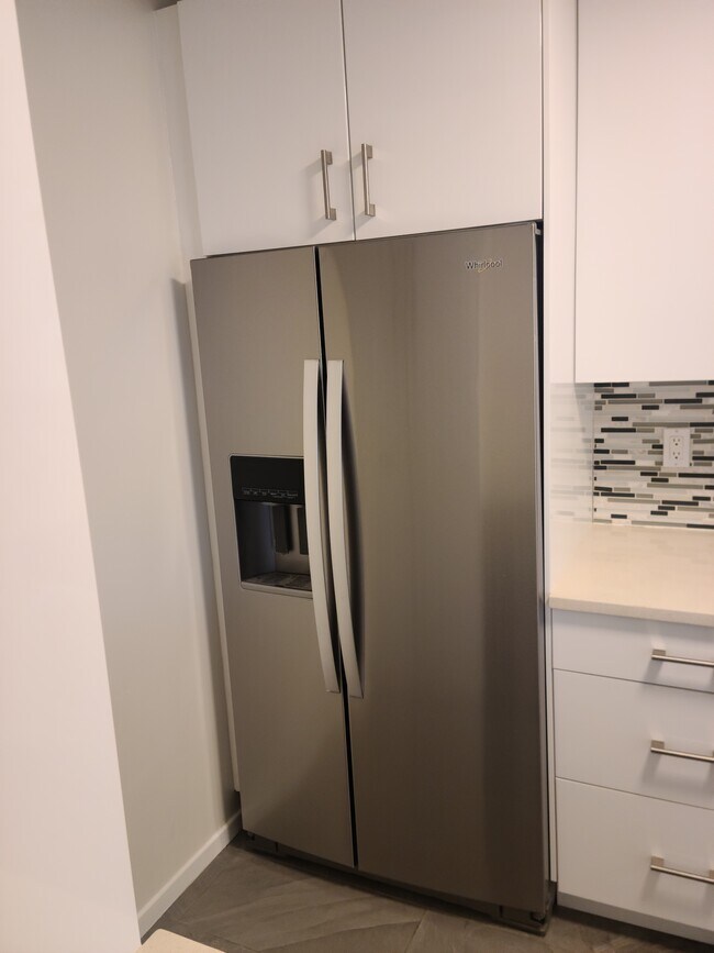 Building Photo - 734 Ashland Ave