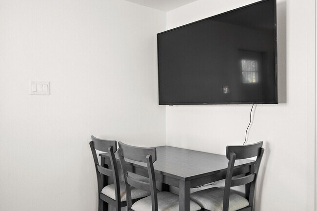 Building Photo - 2309 W Colter St