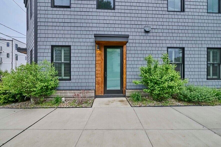 Building Photo - 37 Horace St