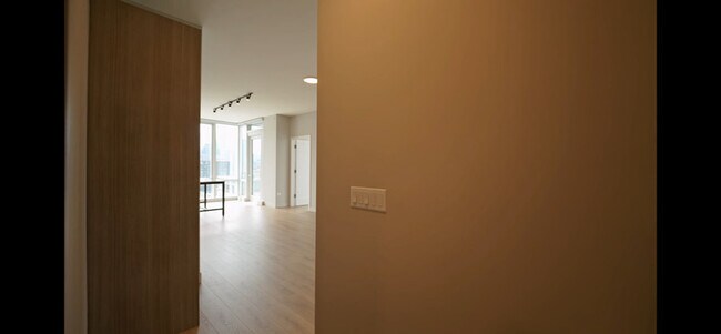 Building Photo - 207 W Chestnut St