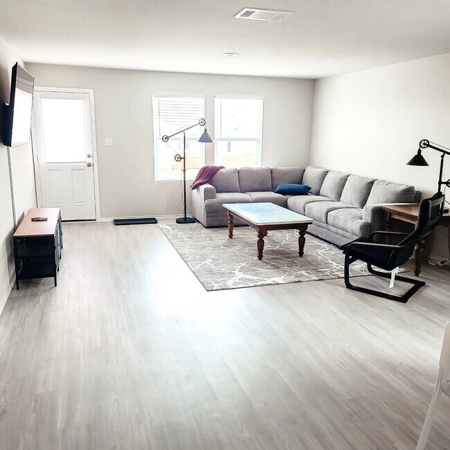 Building Photo - Spacious Schertz Home Near Randolph AFB