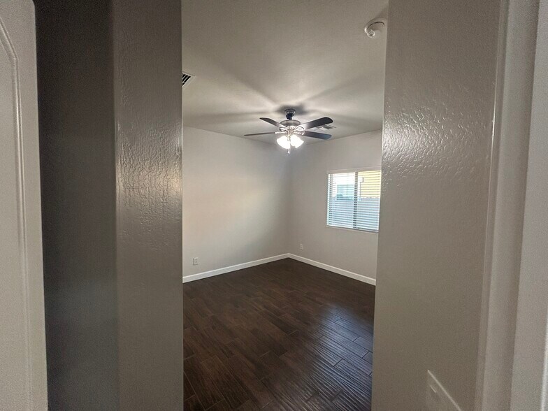 Building Photo - 10765 W Avenida del Rey