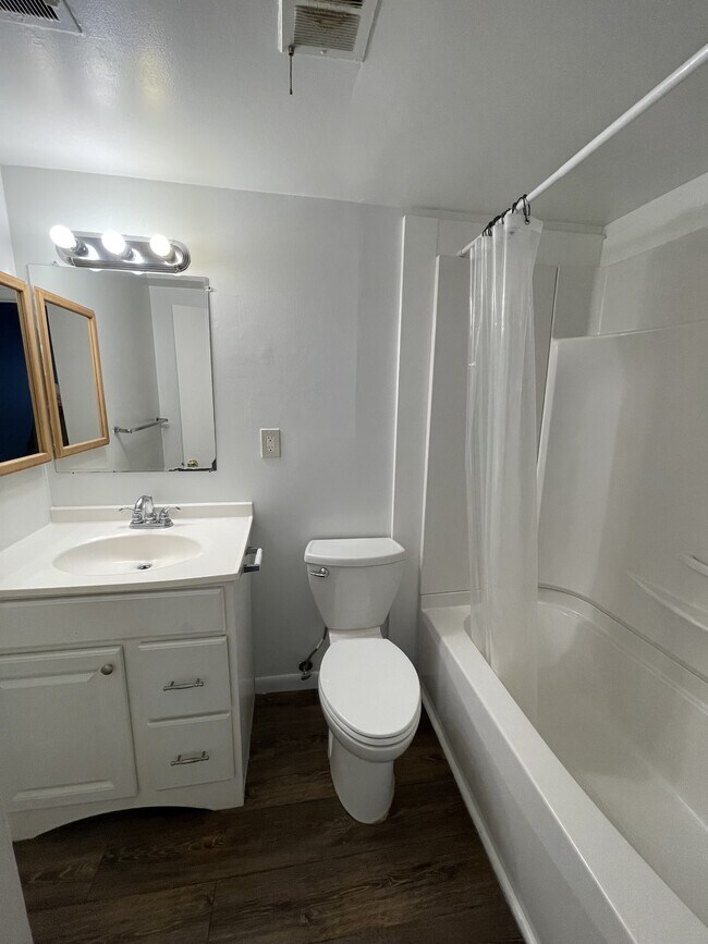 Building Photo - 1022 Adams Ave