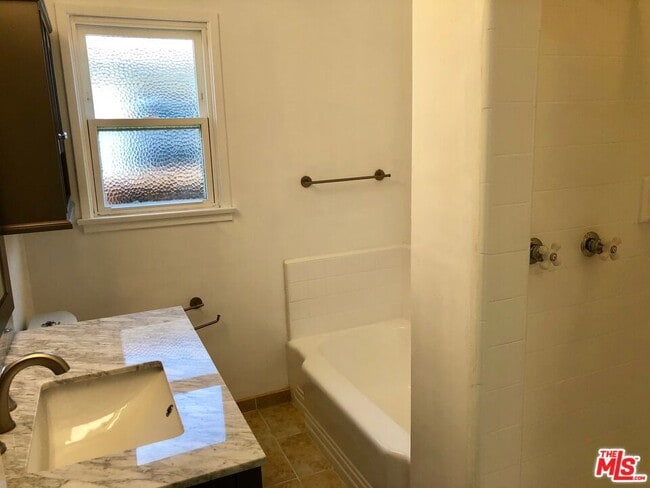 Building Photo - 1727 Franklin St