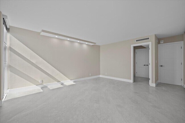 Building Photo - 5540 N Ocean Dr