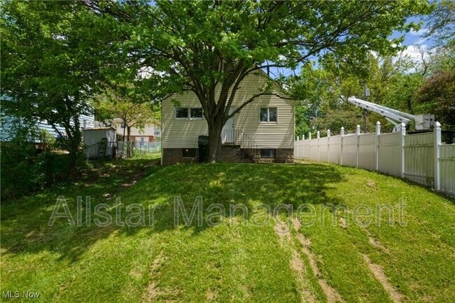 Building Photo - 1619 Struble Ave NE