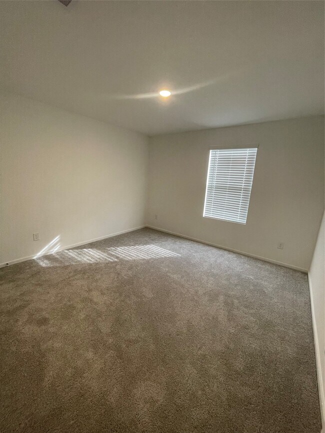 Building Photo - 112 Stran St