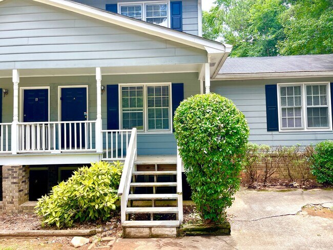 Building Photo - Delightful Upstairs 3 Bedroom / 2 Bathroom...