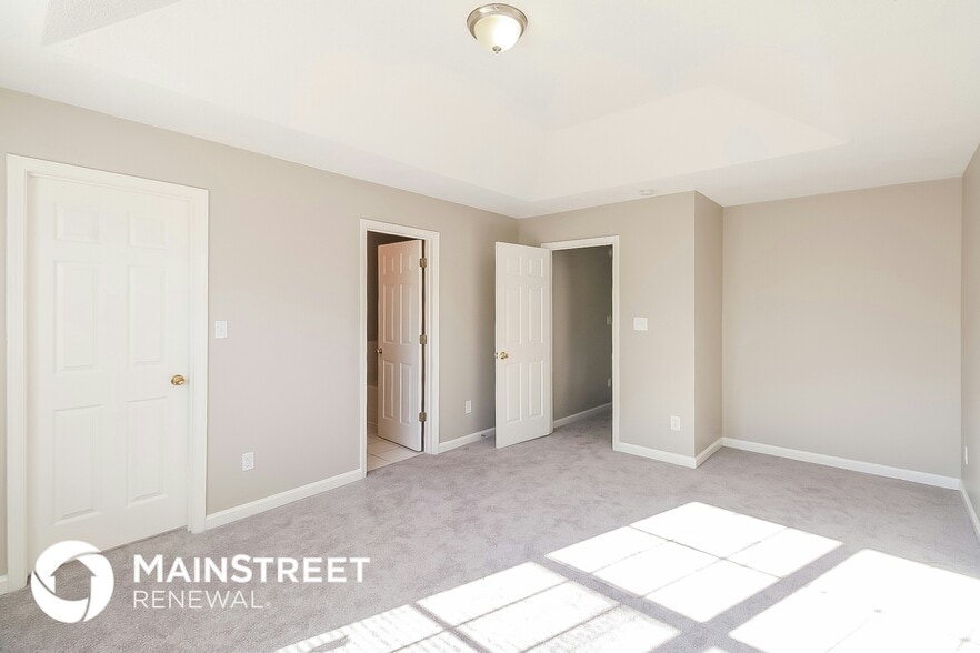 Building Photo - 703 Stonebridge Terrace