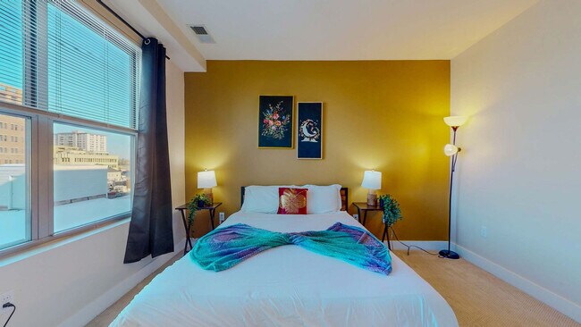 Building Photo - 545 Bedford St