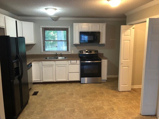 Building Photo - Cute,Belmont-Mt Holly home close to everything