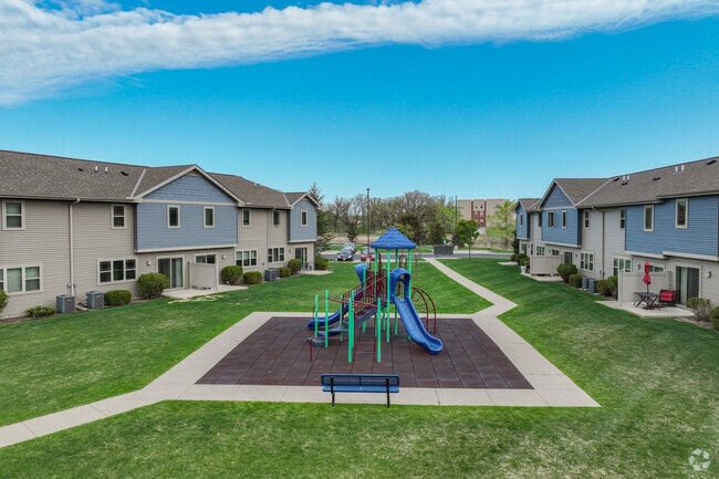 Building Photo - Burl Oak Townhomes