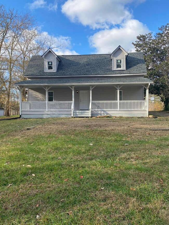 Primary Photo - Cozy Farmhouse Style Home