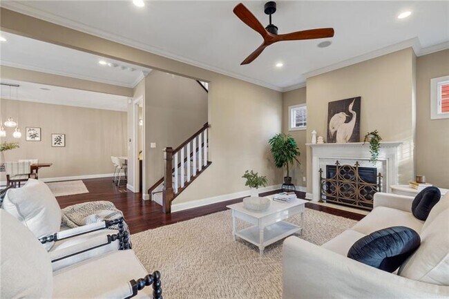 Building Photo - 261 1st St