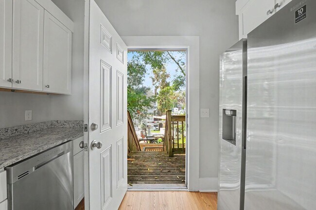 Building Photo - 311 W 39th St