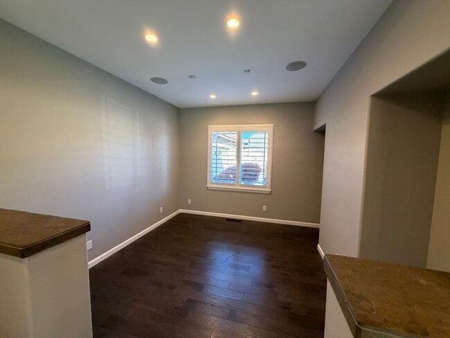 Building Photo - 1199 Manzanita Ln